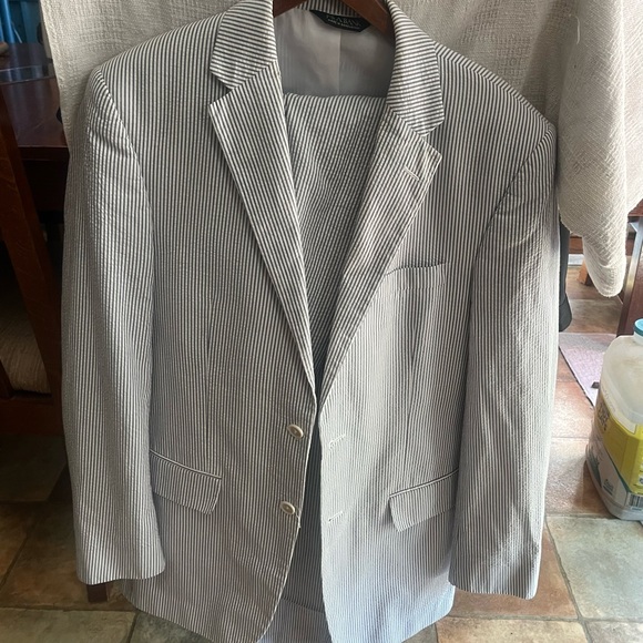 Jos. A.Bank stays cool Seersucker suit . Slacks are W32 L 32 - Picture 1 of 14